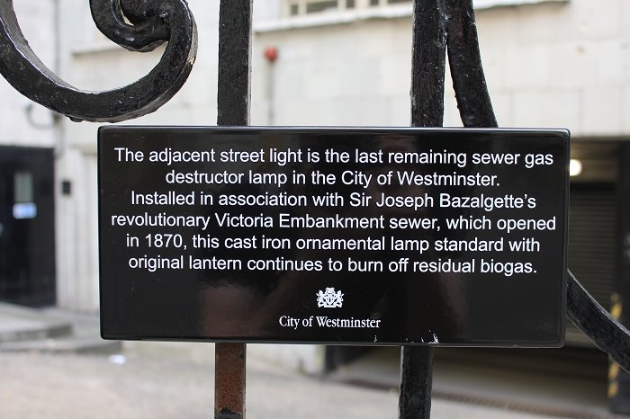 Gaslaterne Gasbeleuchtung Straßenbeleuchtung gaslight streetlight Großbritannien London.