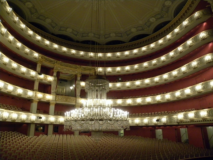 Kronleuchter im Zuschauerraum der Bayerischen Staatsoper © Oliver Frühschütz 2014