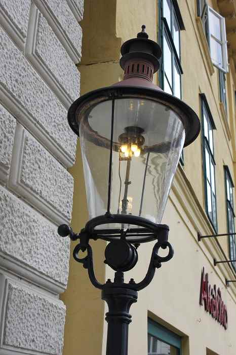 Gaslaterne Gasbeleuchtung Straßenbeleuchtung gaslight streetlight Österreich Wien.