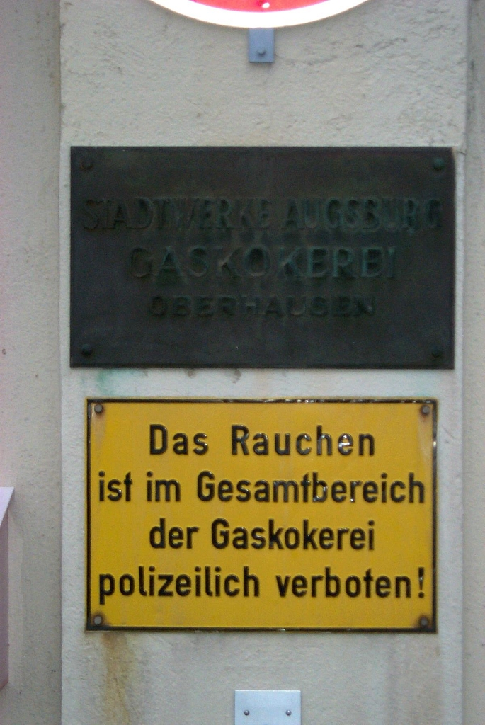 Werkseinfahrt Schilder Stadtwerke Augsburg Gaskokerei Oberhausen und Das Rauchen ist im Gesamtbereich der Gaskokerei polizeilich verboten!