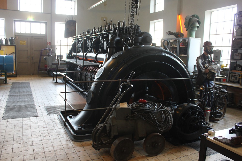 MAN Ölmaschine Baujahr 1917 ursprünglich für ein U-Boot im Gaswerksmuseum