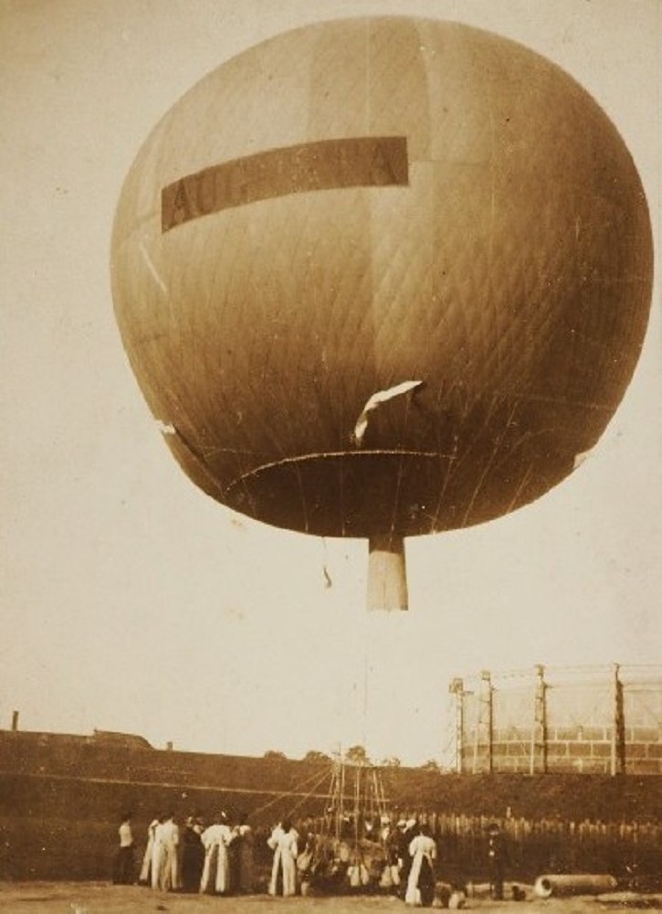 Ballon Augusta am Gaswerk Badstraße © und Bildquelle: Ballonmuseum Gersthofen, Inv. Nr. H_0650