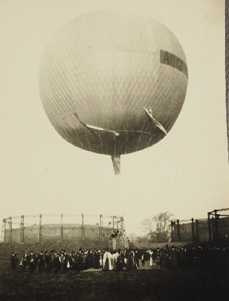 Ballon Augusta am Gaswerk Badstraße © und Bildquelle: Ballonmuseum Gersthofen, Inv. Nr. H_0659